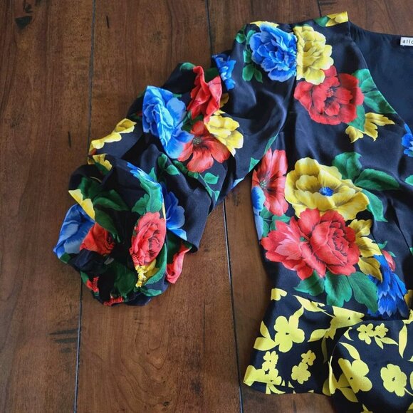Alice + Olivia Dominica Floral Reversible Tuck-Sleeve Wrap Top Size Medium - Picture 12 of 16